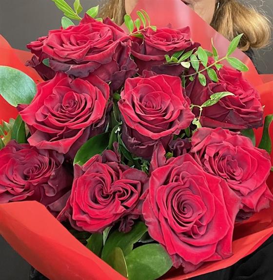 12 Stocks Red Roses 12 red roses